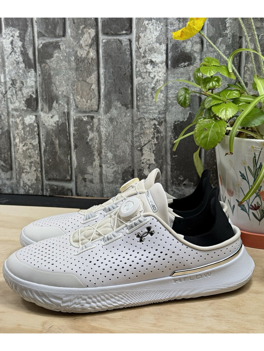 Under Armour SlipSpeed BOA Men's White/Black Low Top Synthetic Sneaker 3027049